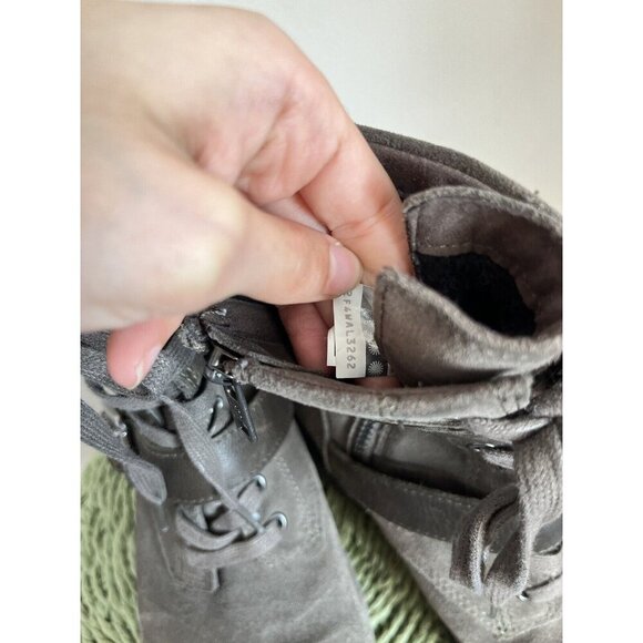 UGG Women's Zia Suede Boot 7 US - Picture 9 of 12